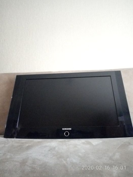 Телевизор с жидкокристаллическим экраном Samsung