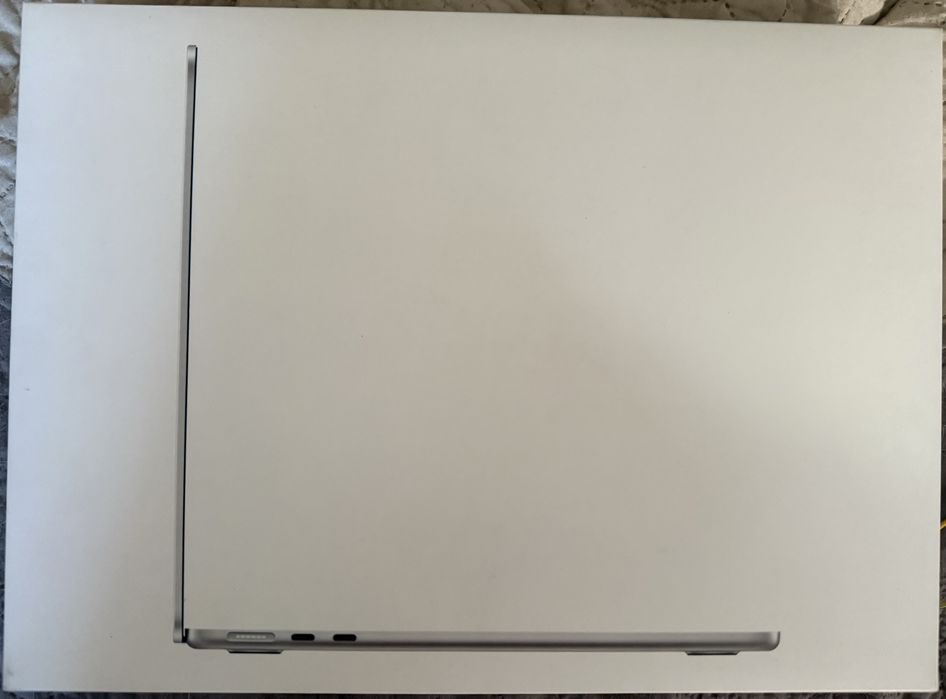 Продам MacBook Air M3