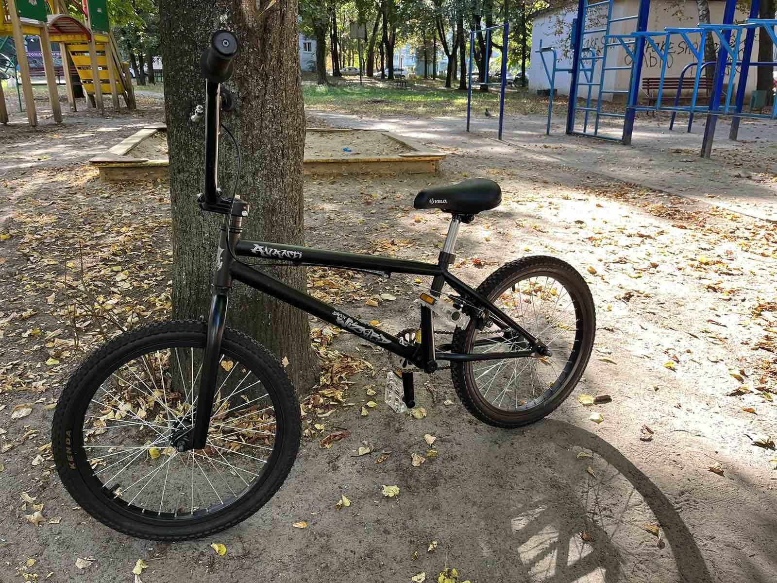 Велосипед трюковый BMX.