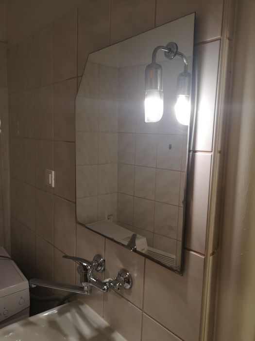 Lustro łazienkowe z oświetleniem