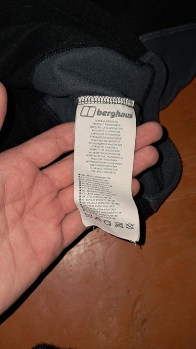 Продаю кофту berghaus розмір S маленький девект