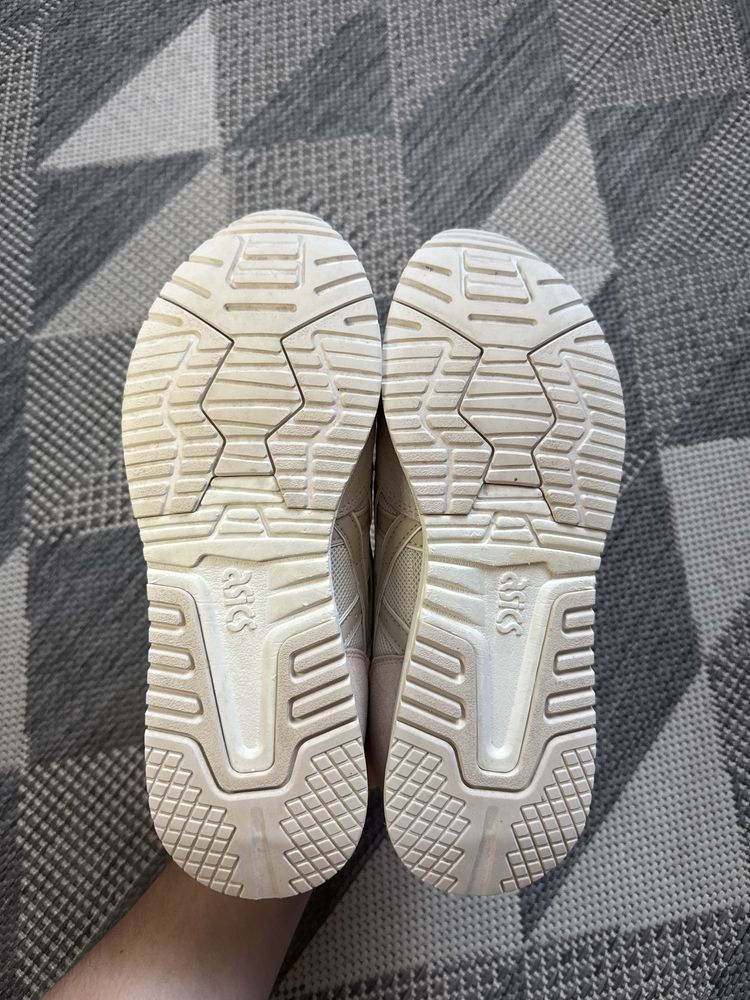 Жіночі кросівки ASICS Lyte Classic
