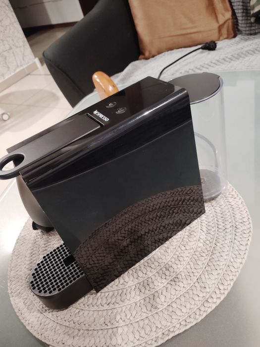 Ekspres do kawy na kapsułki Nespresso Essenza Mini , jak nowy!