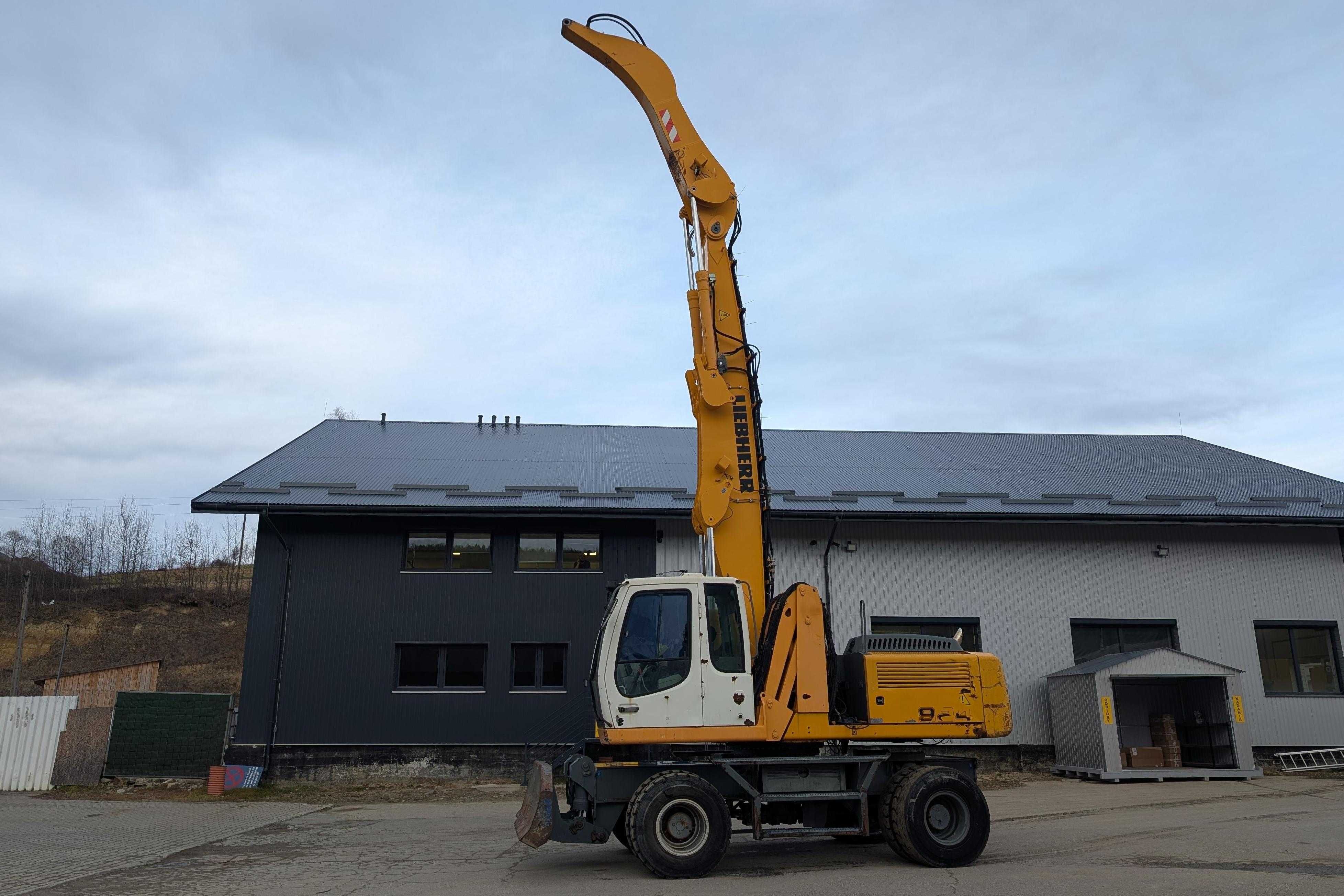 Koparka przeładunkowa Liebherr A924C HD Li podnoszona kabina 2008 r.