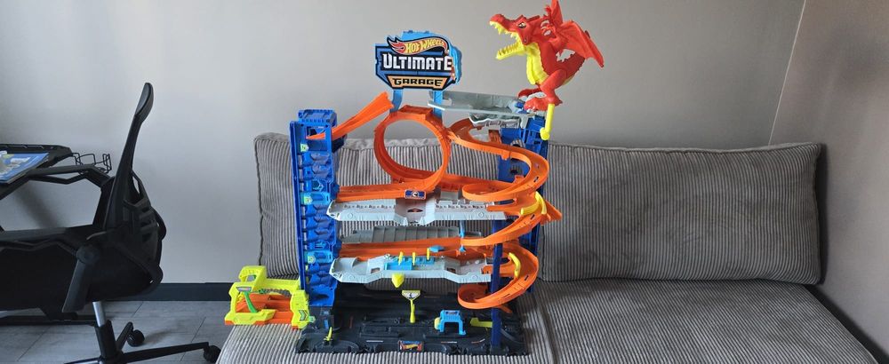 Mega garaż hot wheels atak smoka
Spektakularny, robi ogromne wraż