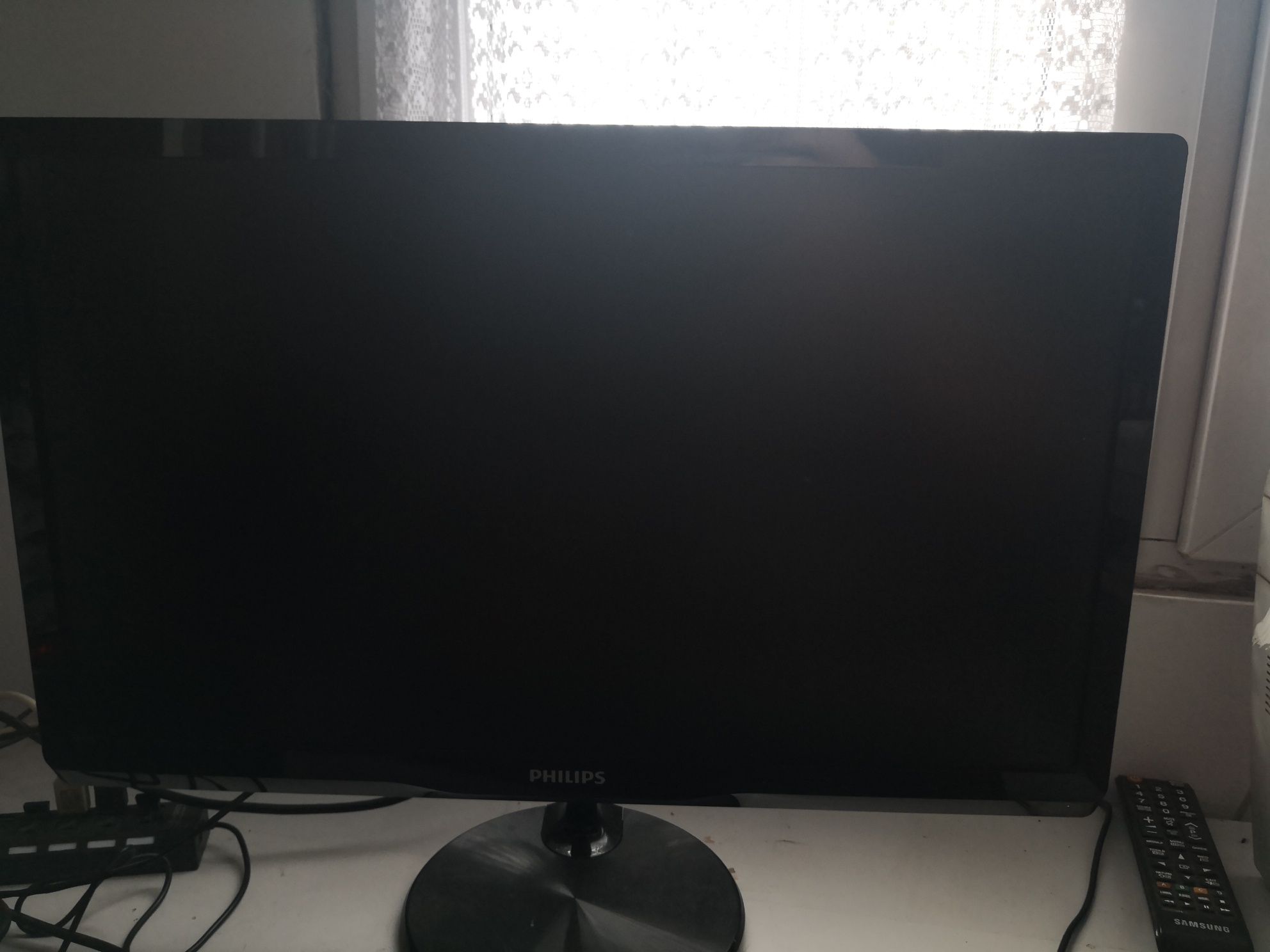 Monitor LED Philips 22 cale sprawny