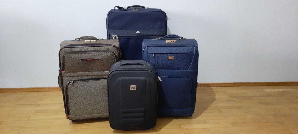 Продам валізи б/в різних розмірів, доброї якості