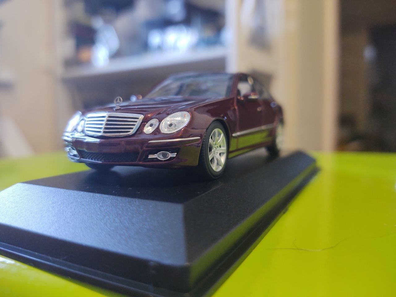 Маштабна модель Mercedes Benz E 2006 W211. Maxichamps 1/43