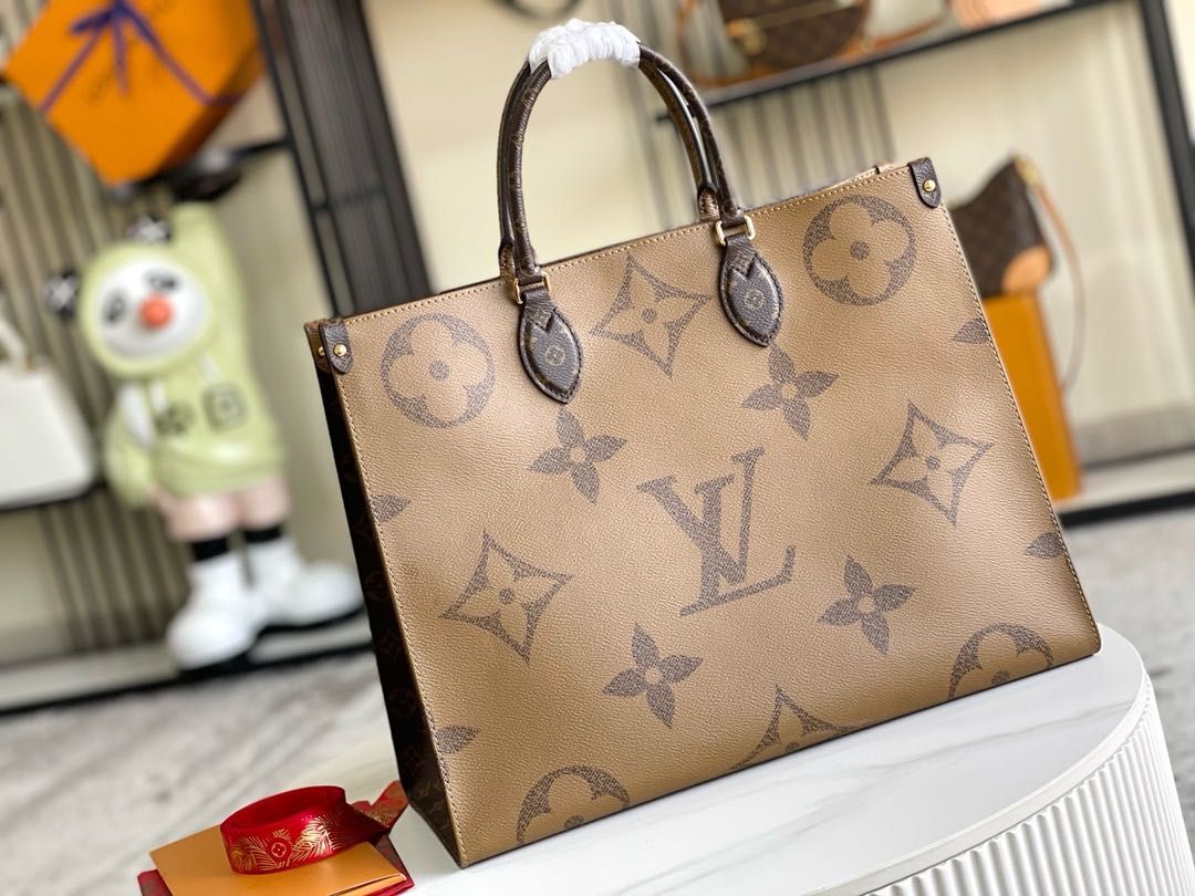 Louis Vuitton Keepall – klasyczna torba Monogram z czarnymi elementami