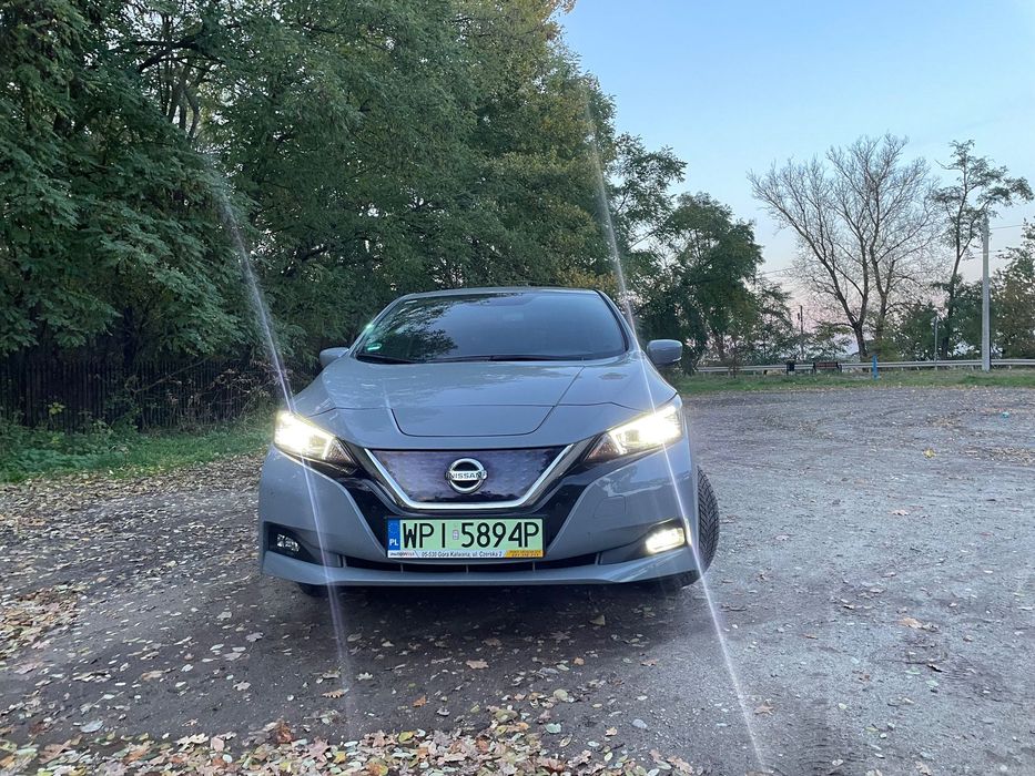 Nissan Leaf Stan idealny,  2 komplety kół z oponami zimowymi i letnimi, ASO