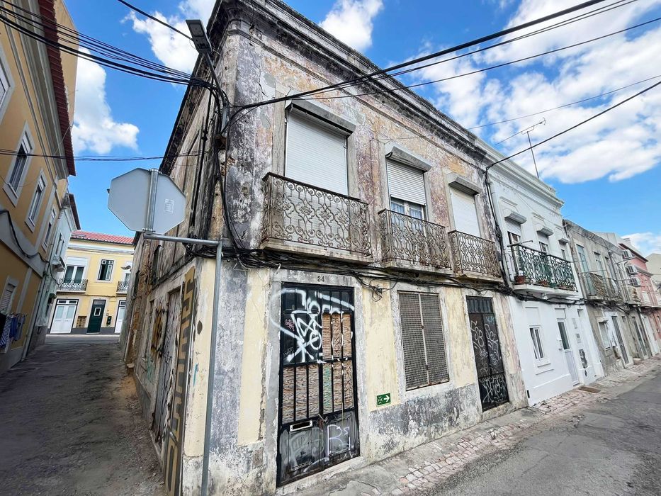 VENDEM-SE 2 PRÉDIOS - REMODELAÇÃO TOTAL - B. FONTE NOVA