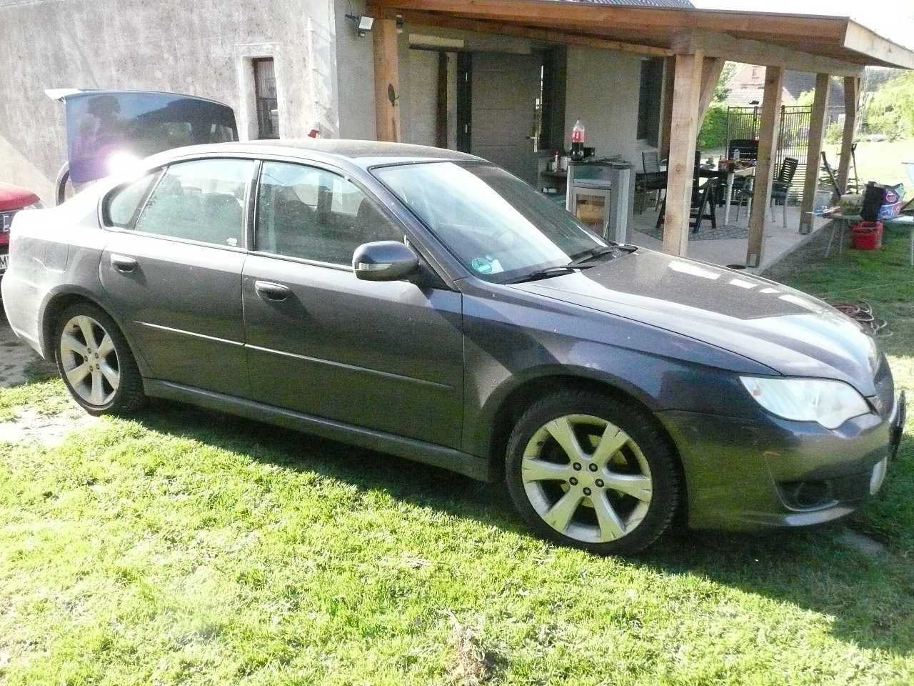 Subaru Legacy 2.0 R sedan