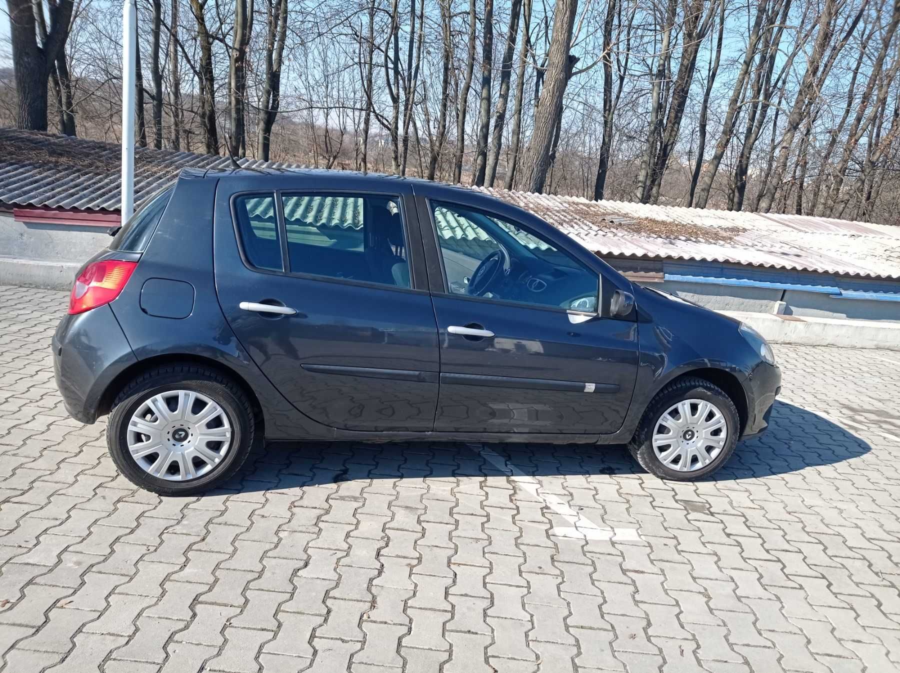 Renault Clio 2006 1.6 AT (110 к.с.)