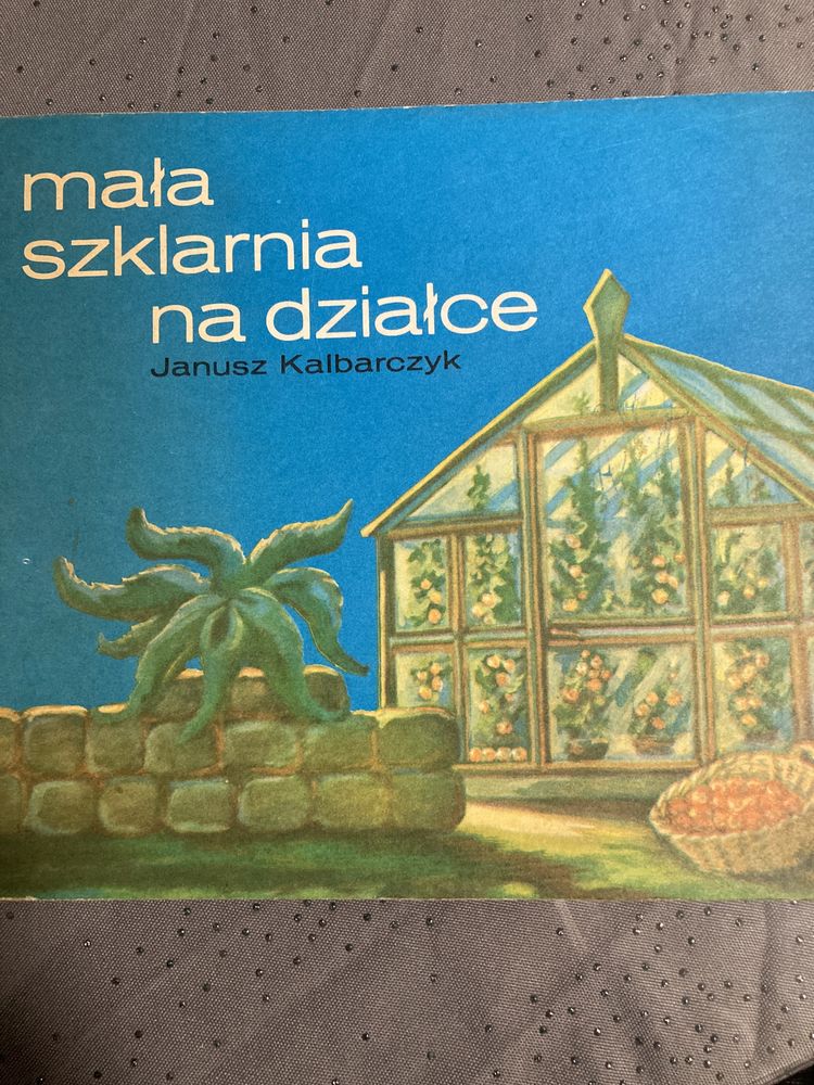 Mała szklarnia na działce