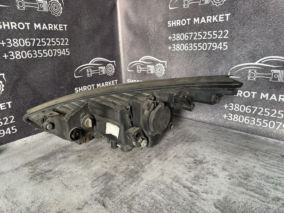 Фара фары передня права Hyundai IX35 Tucson 10-17 ксенон