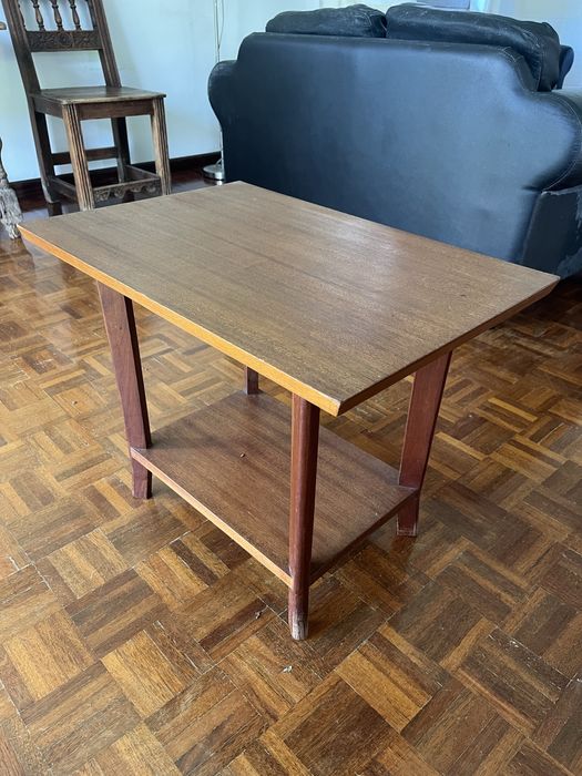 Mesa de apoio de madeira