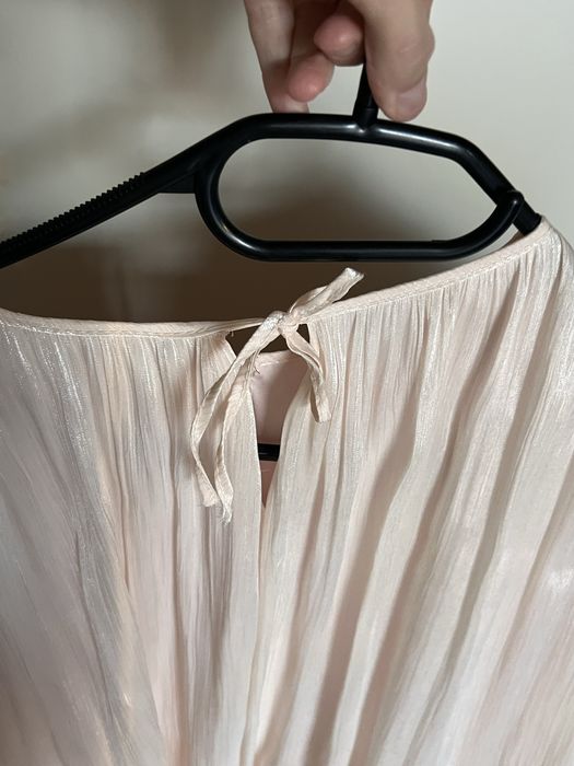 Сукня (вірусна в інстаграм) з блискучої тканини зі шлейфом