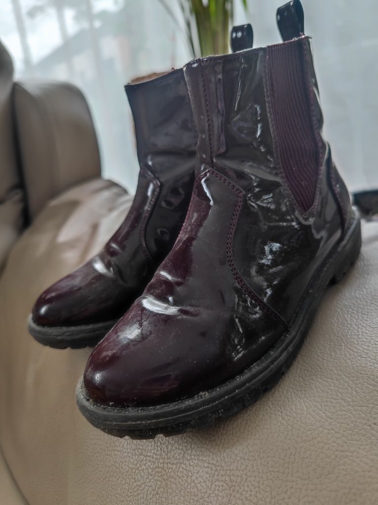 Sztyblety buty bordo lakier Okaidi za kostkę 32