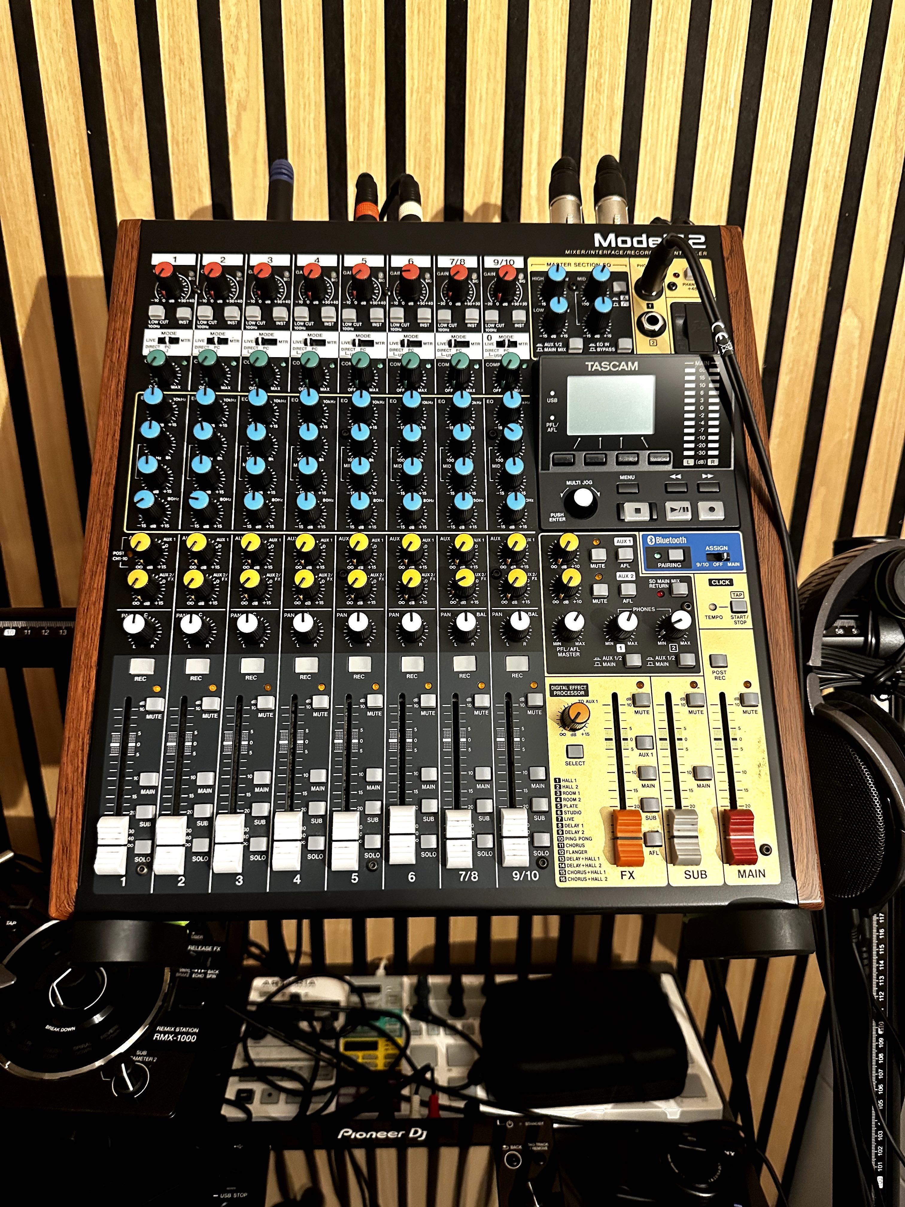 Tascam Model 12 – Mixer e Interface de Áudio