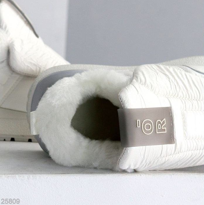 Жіночі шкіряні зимові Кросівки дутики в кольорах