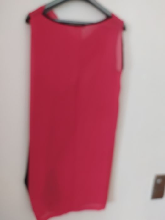 Vestido vermelho e preto