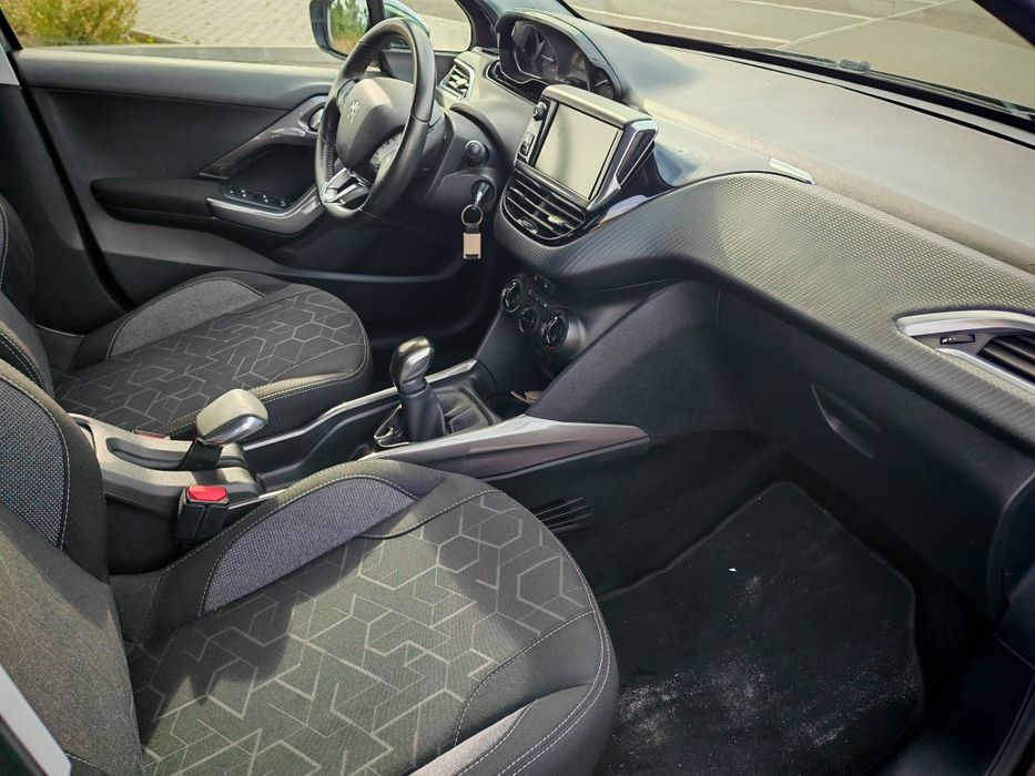 Peugeot 2008 vti 2017 único proprietário