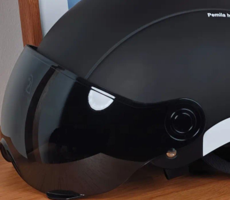 Kask na hulajnogę z szybką. Nowy