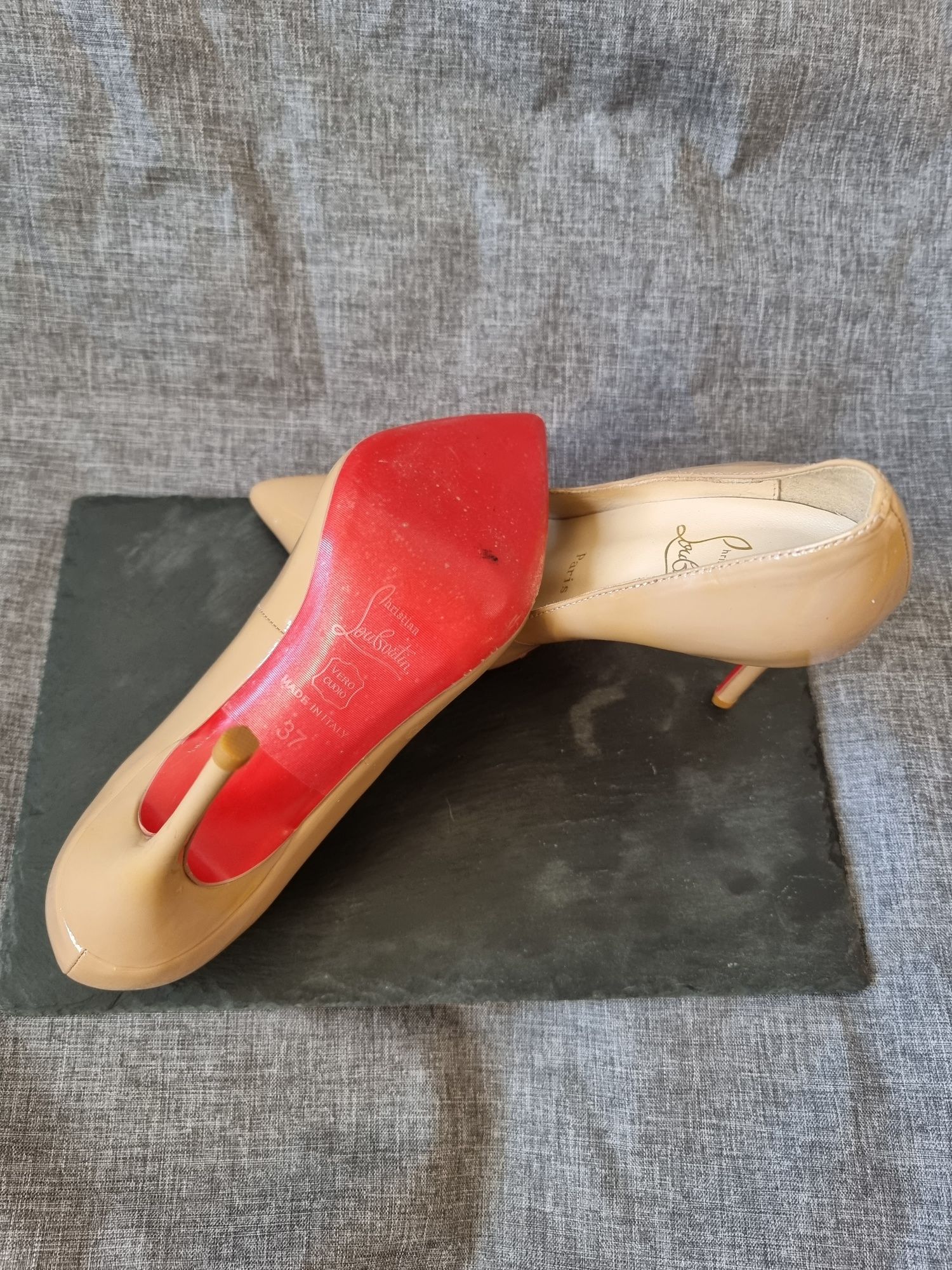 Christian Louboutin beżowe szpilki obcas orginalne