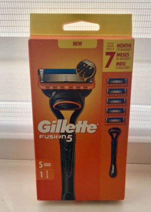 Станок для гоління Gillette Fusion 5 з 5 змінними картриджами .