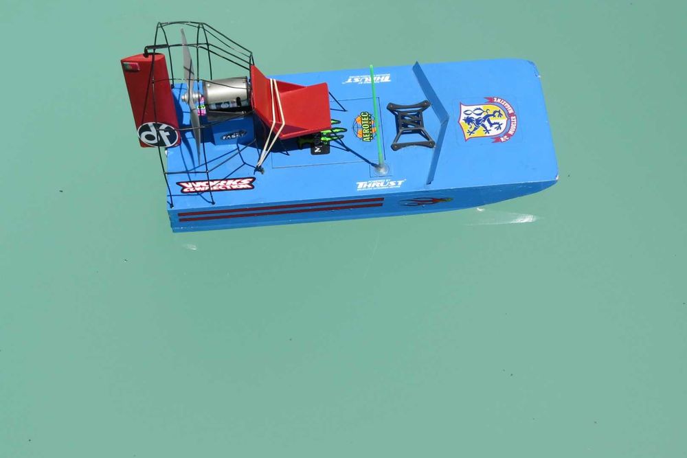 Hidrodeslizador balsa;motor Graupner 6308 Speed 500SP 8,4v;ler anuncio