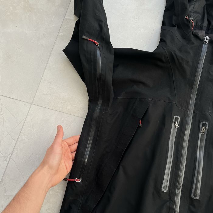 Технологічна куртка The North Face, goretex