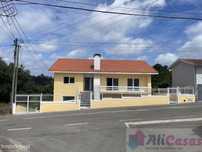 Vivenda de 4 Frts T3