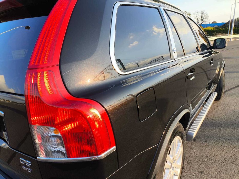 VOLVO XC90 Executive D5 Bezwypadkowy 7 osobowy Ember Black