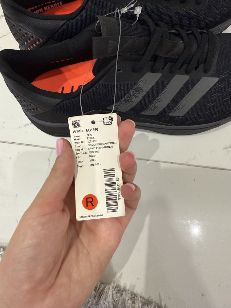 Кросівки Adidas SL20