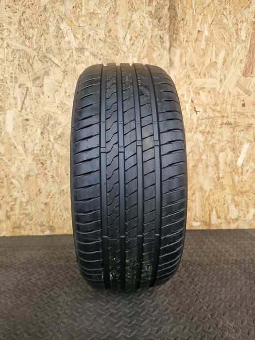 Opona letnia 235/45/18 Firestone Roadhawk