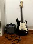 Guitarra elétrica Stratocaster Fender Squier + amp e cabo