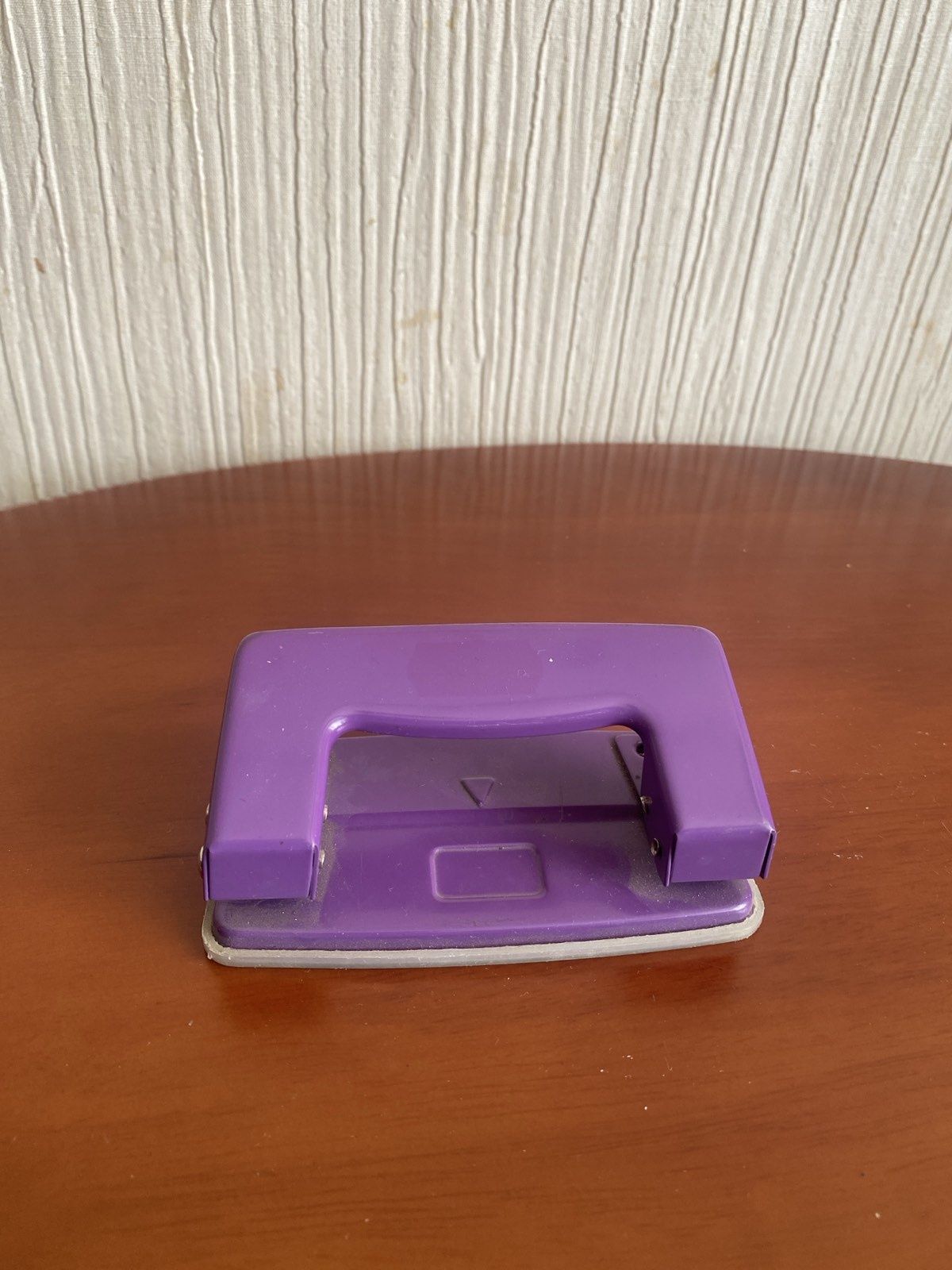 Продам дыроколы  канцелярские. Металл.