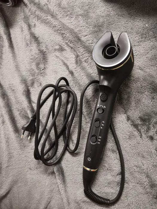 Різні плойки для догляду за волоссям