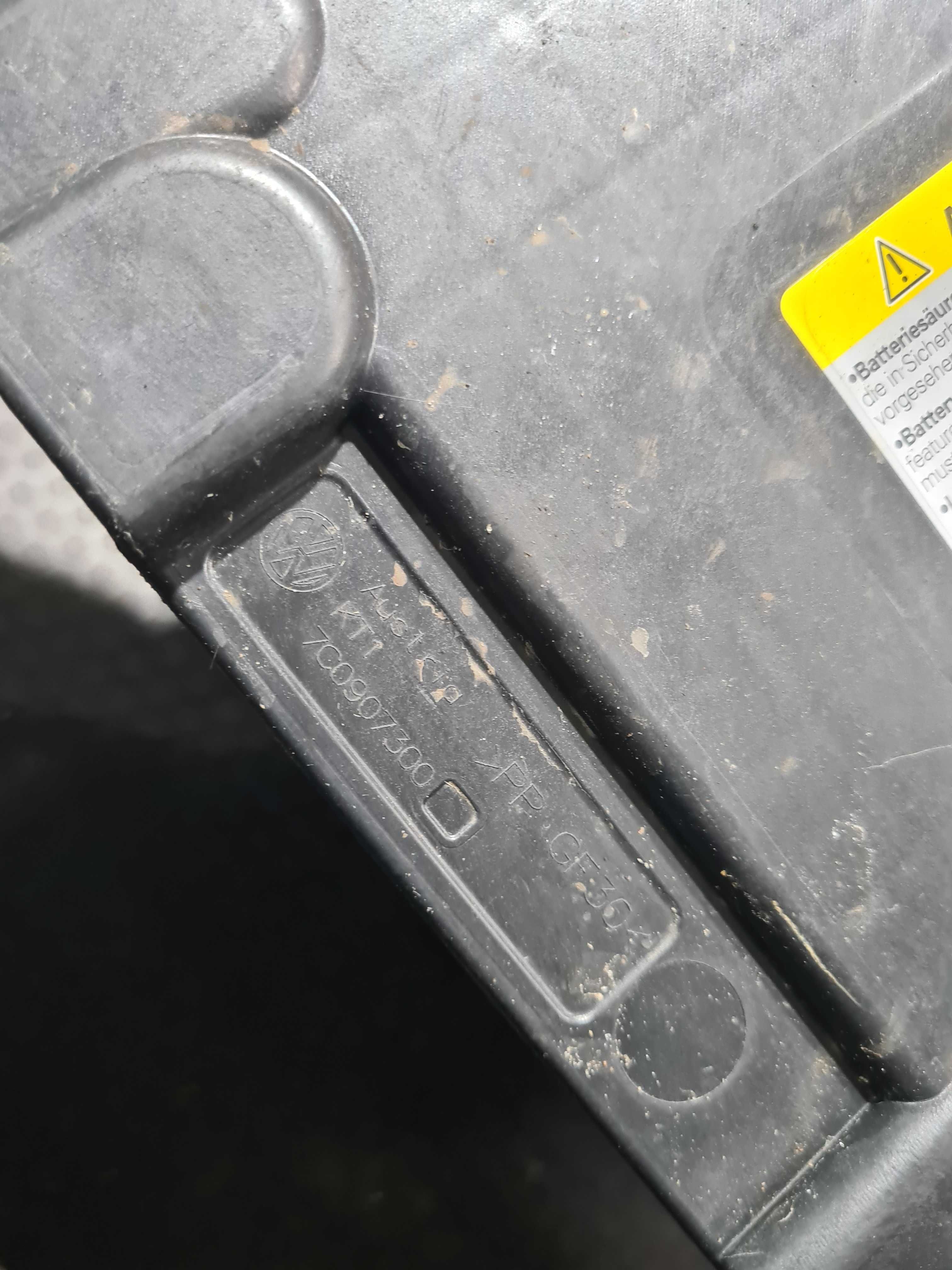 VW Crafter 7C 23r osłona pokrywa akumulatora Man TGE II