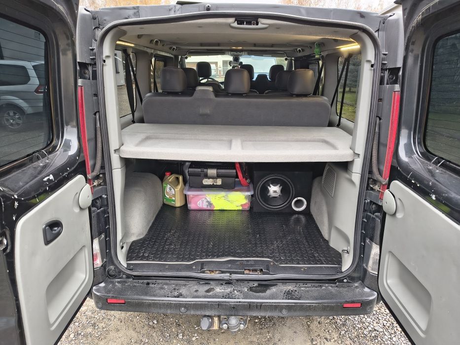 Renault Trafic II 2.0 dCi long 9.os Black Edition