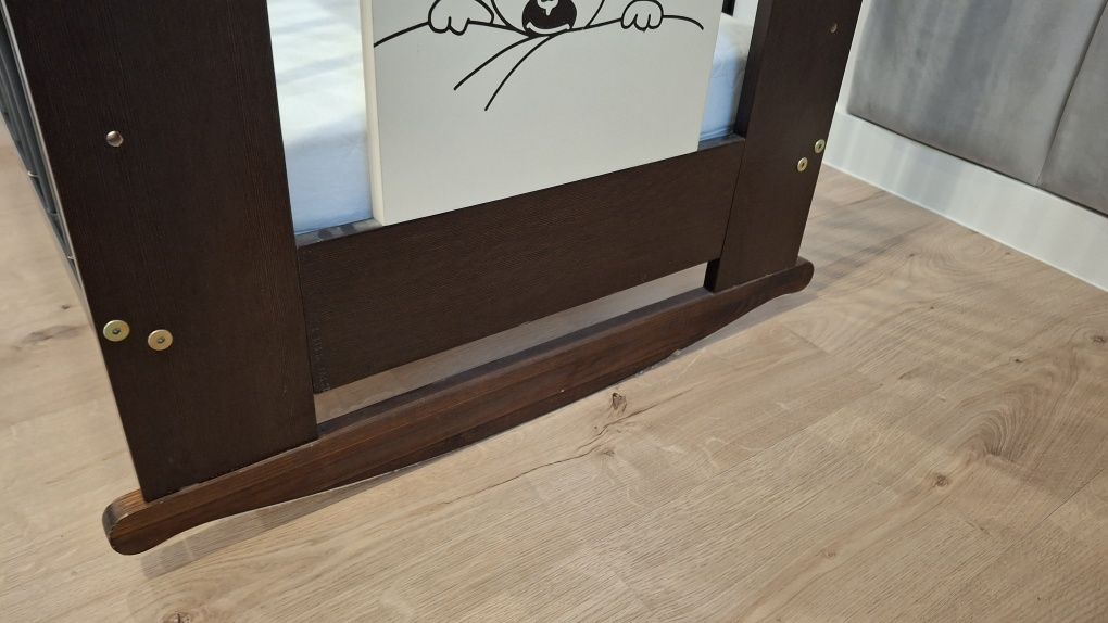 Łóżeczko dziecięce z materacem i funkcją bujania