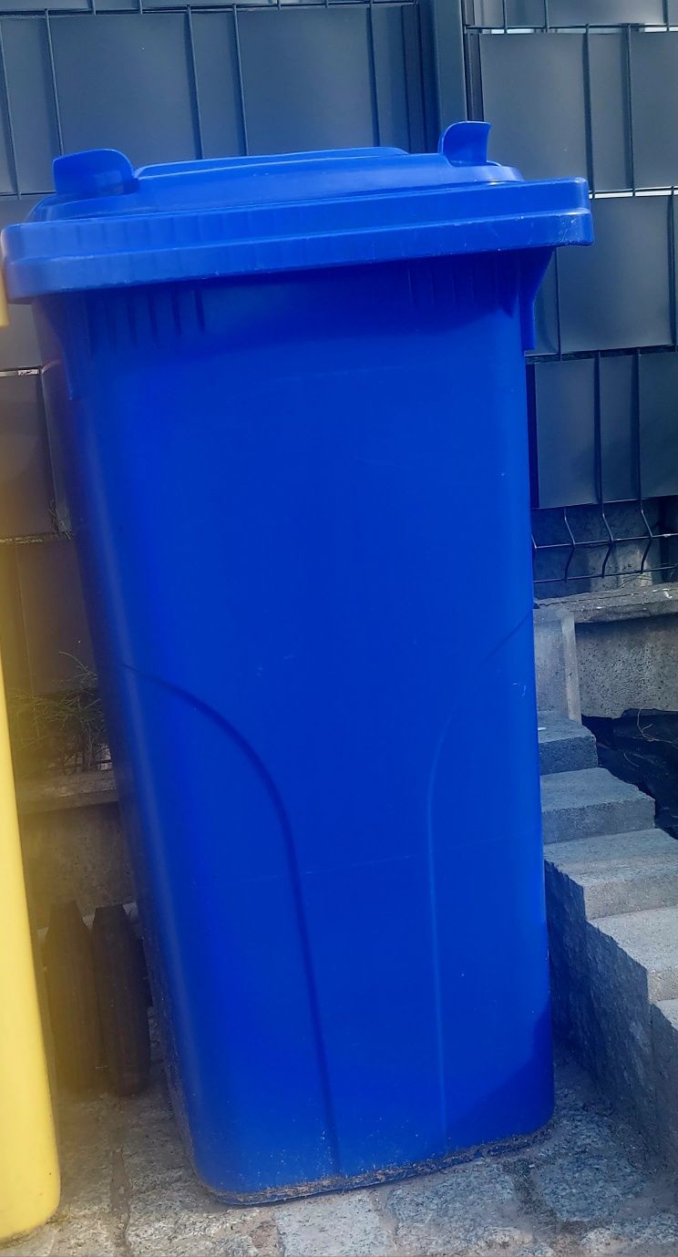 Dwa używane kosze 120l