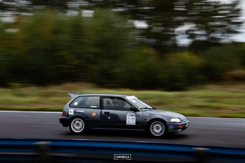 Продам машину підготовлену до змагань та трек днів