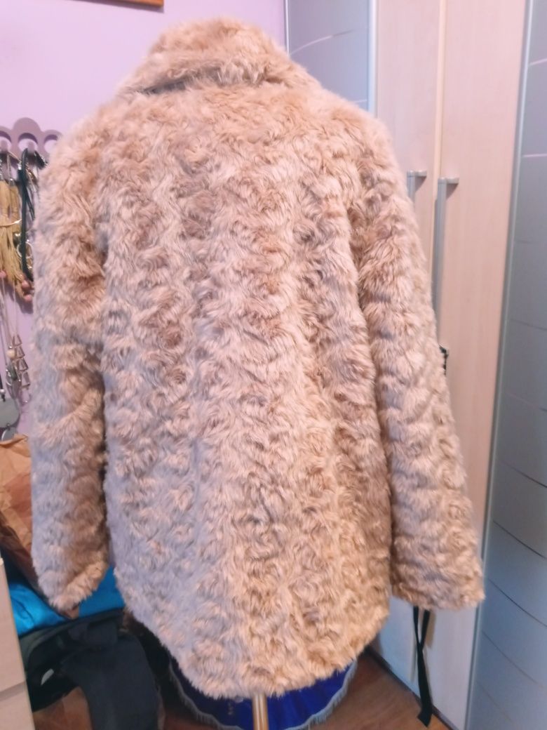 Futro sztuczne roz karbowany wzor 38 primark