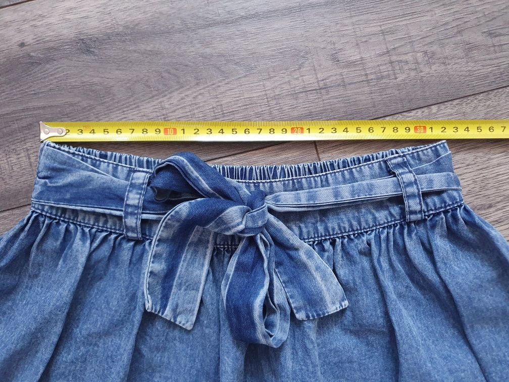 Krótka urocza spódniczka w jeansowym z kokardką kolorze S sinsay dżins