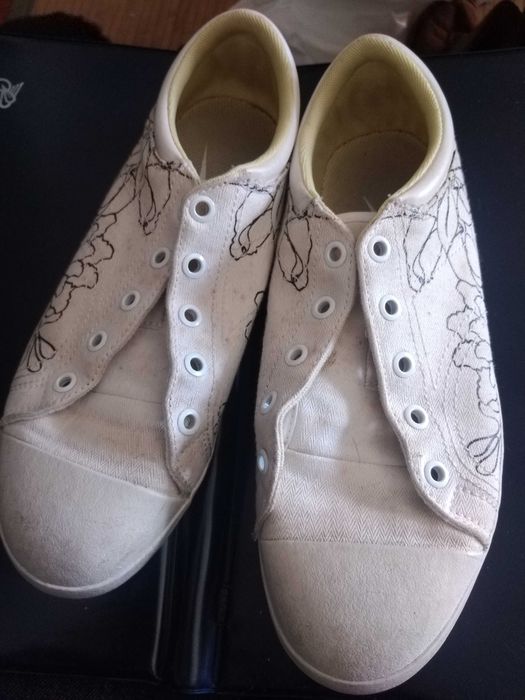Sapatilhas tamanho 36 em bom estado de conservação