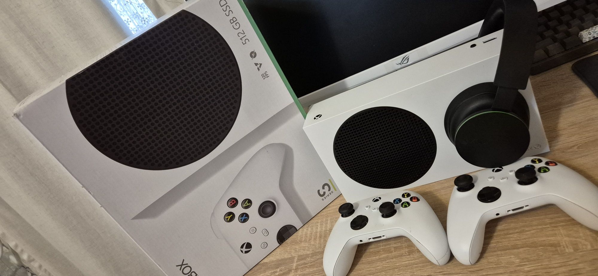 Xbox series s + 2 gamepad+навушники