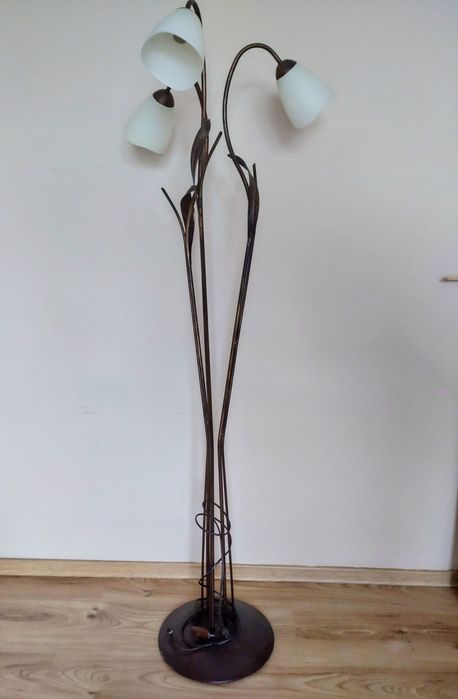 Lampa podłogowa metaloplastyka miedziana