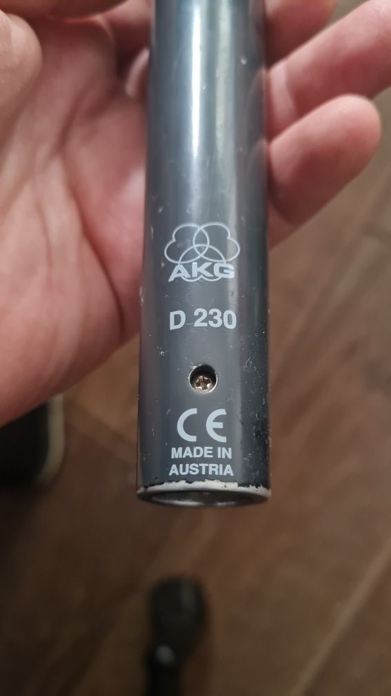 микрофон AKG D 230