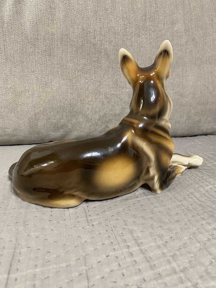 Porcelanowa figurka psa Austria Keramos